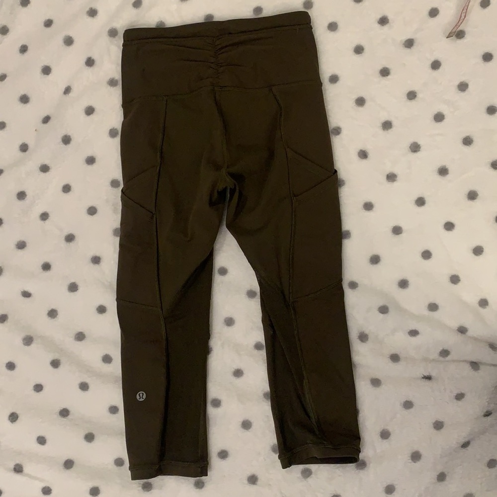 Lululemon Awesome green Capri Leggings - Picture 5 of 11